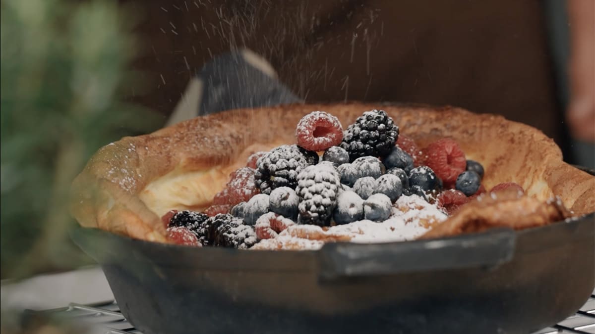 Slinkā Dutch baby brīvdienu pankūka