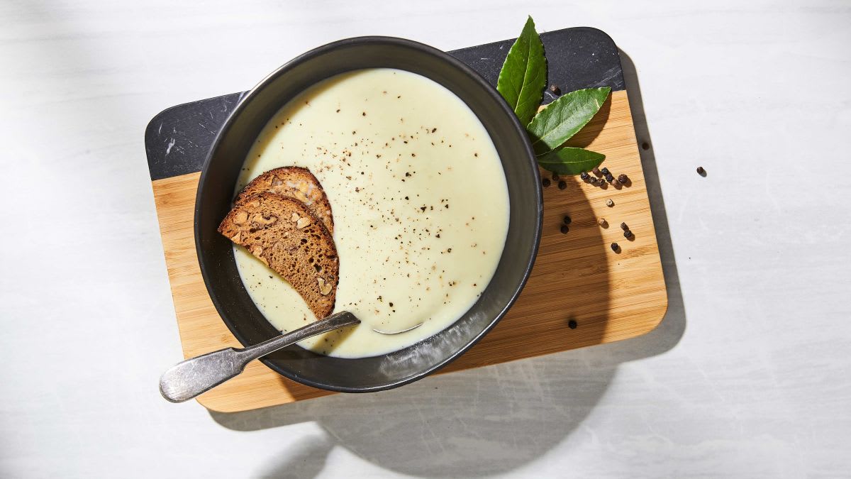 Selerijas un zilā siera zupa 