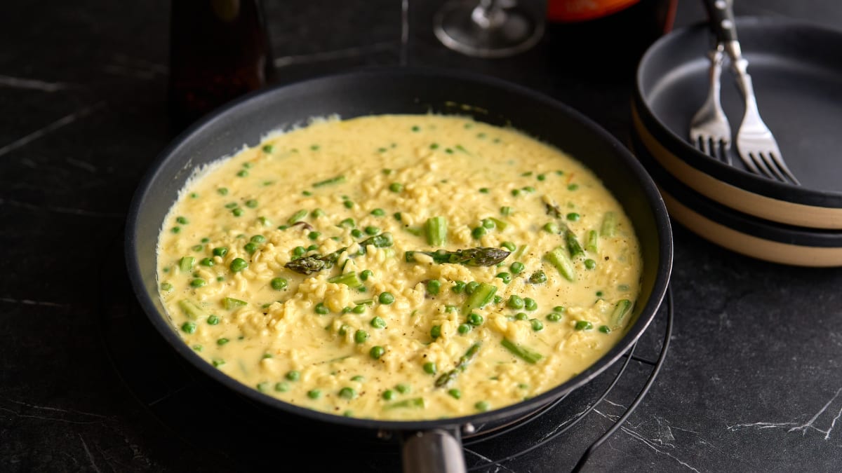 Zirnīšu un sparģeļu risoto