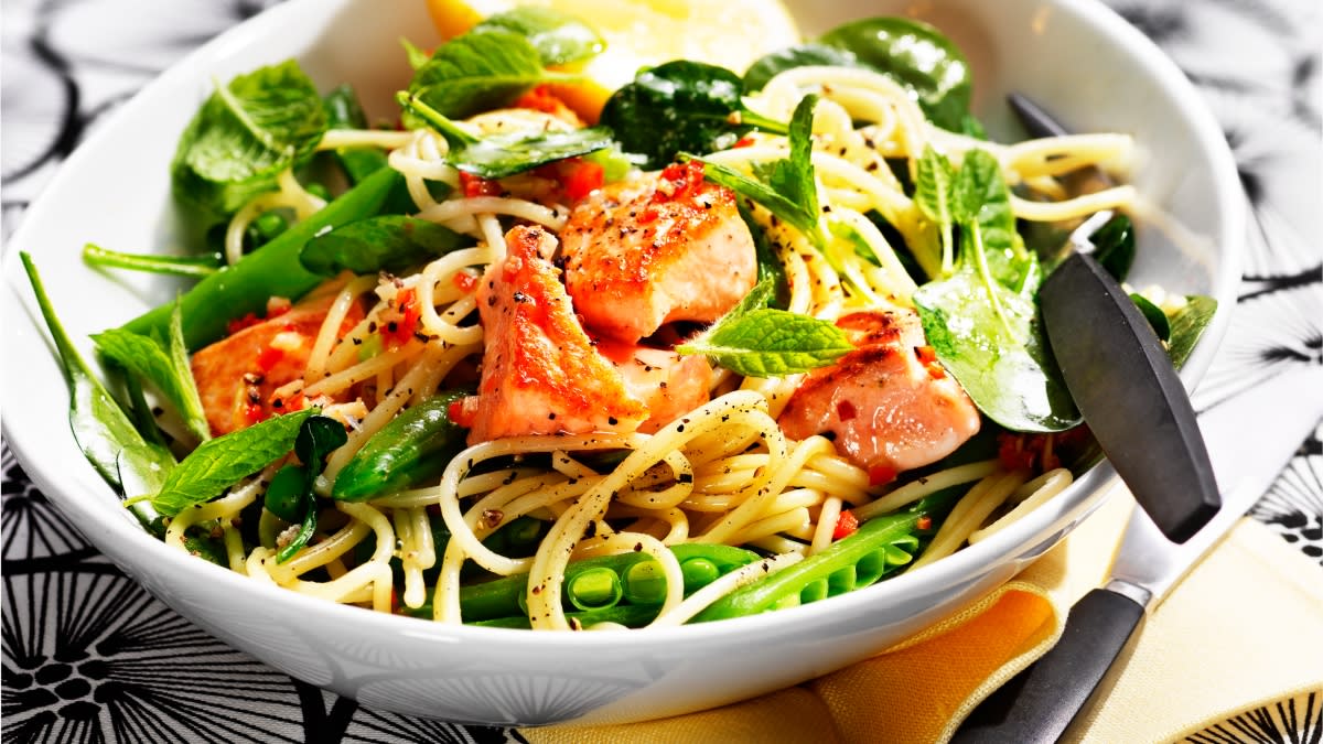 Makaronai su lašiša ir mėtomis