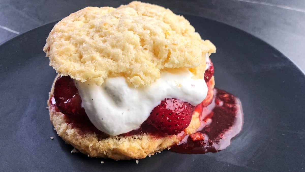 Sausainiai su braškių įdaru