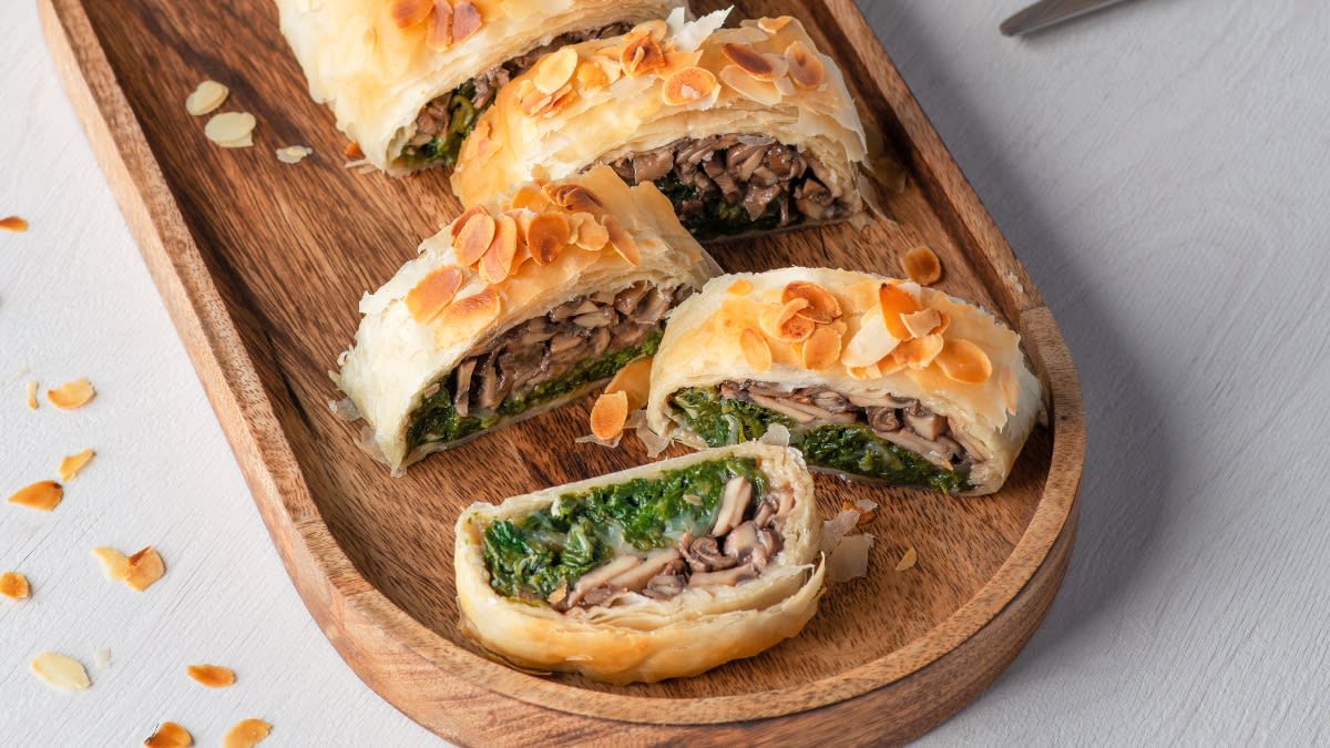 FILO tešlos pyragas su grybais ir špinatais