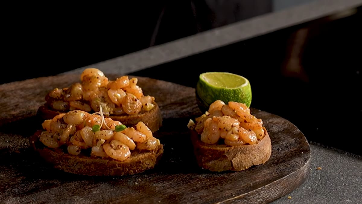 Čiabata su česnakinėmis krevetėmis