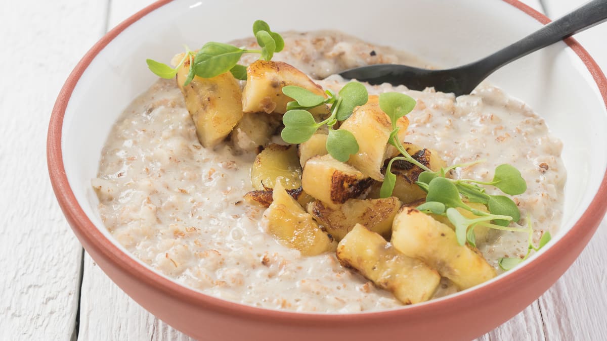 4 grūdų košė su keptais bananais