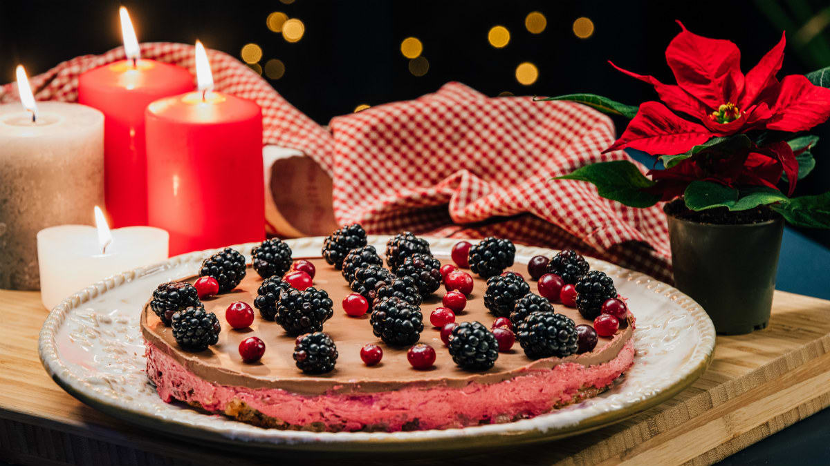 Talvine kook põldmarjakreemi ja šokolaadiga