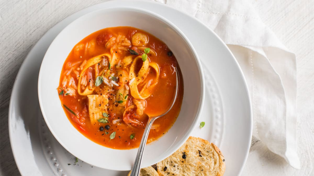 Pomidorinė žuvienė su krevetėmis