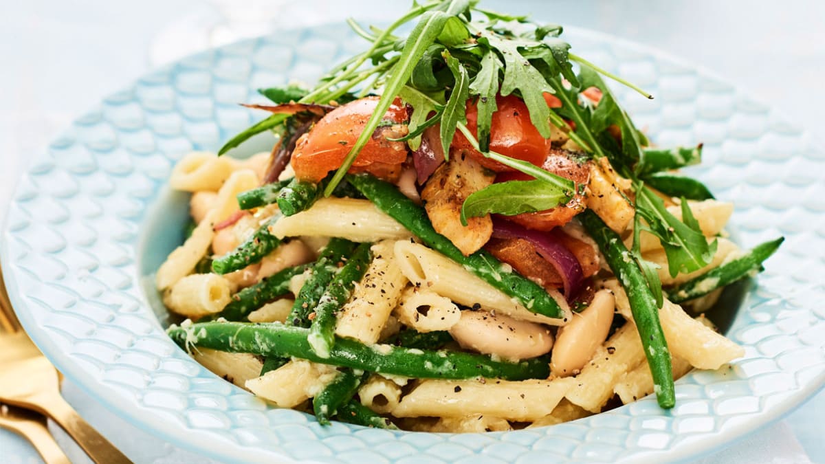 Makaronai su artišokų tyre, pupelėmis ir gražgarstėmis