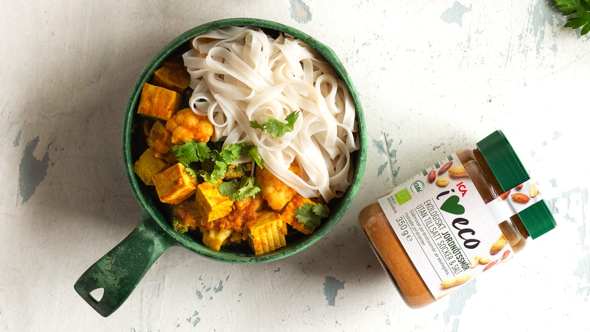 Žiedinių kopūstų ir brokolių karis su riešutų sviestu