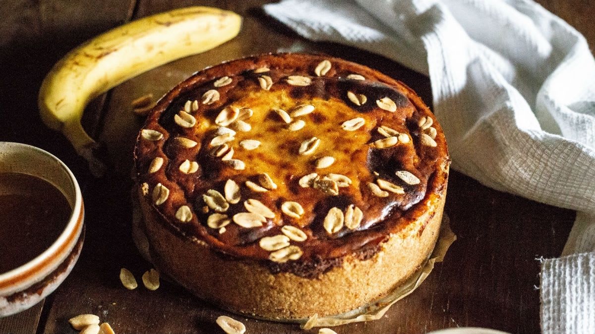 Bananinis sūrio pyragas su žemės riešutais