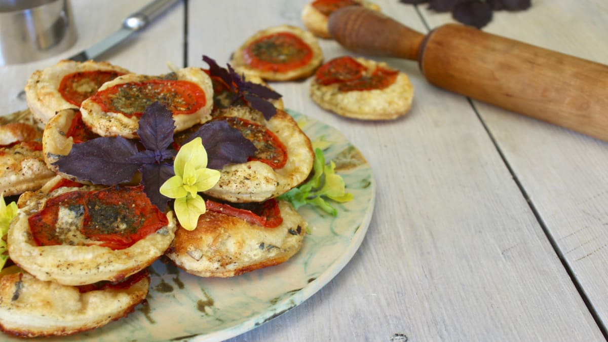 Minipirukad tomati ja juustuga