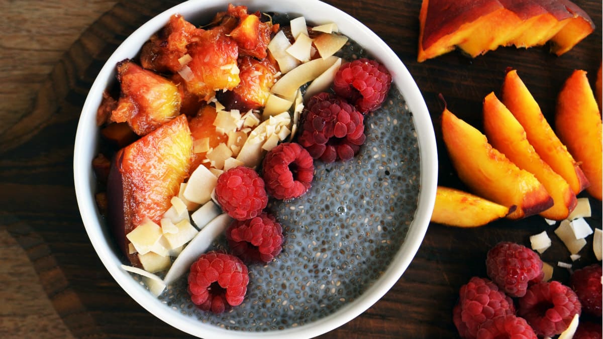 Tšiiapuding virsikute ja vaarikatega