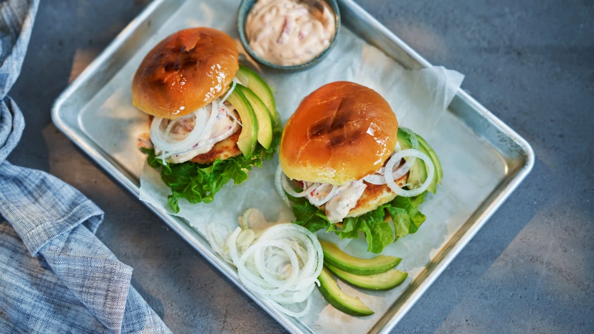 Halloumiburger avokaadoga