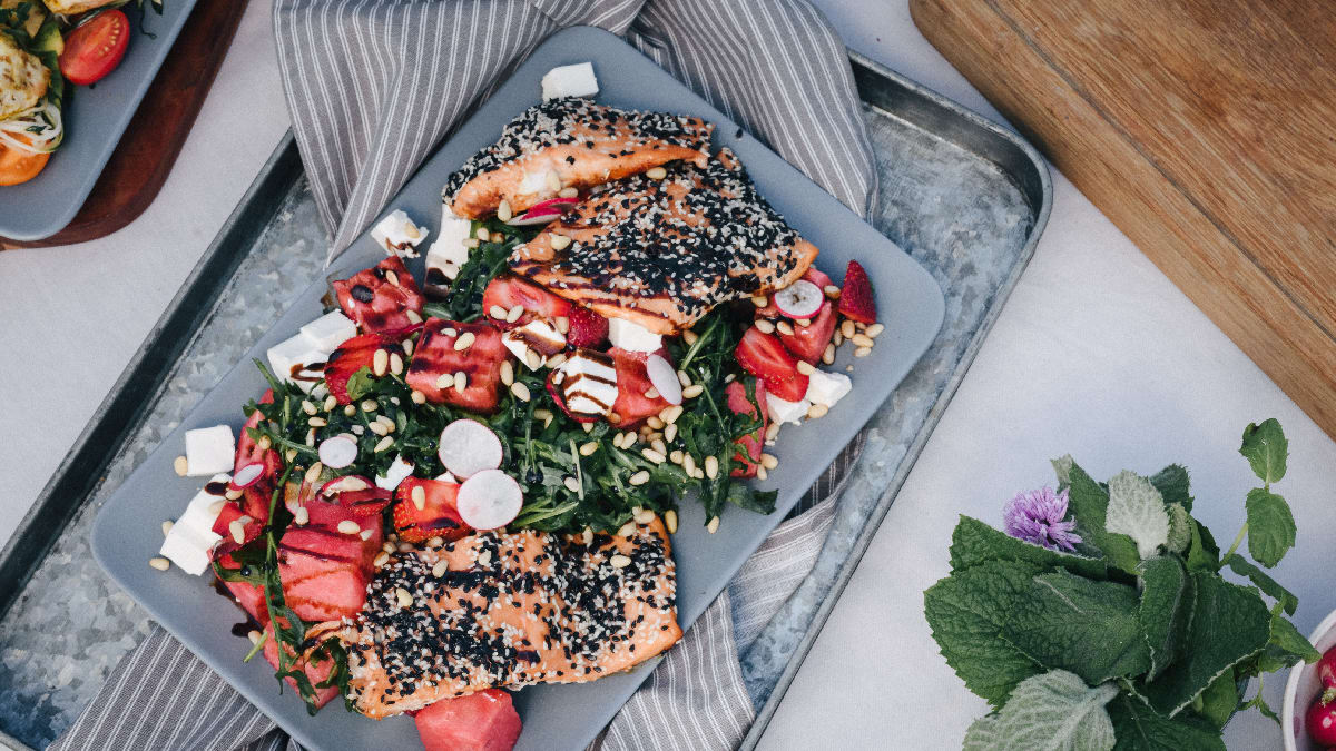 Grillitud lõhe värske arbuusisalatiga