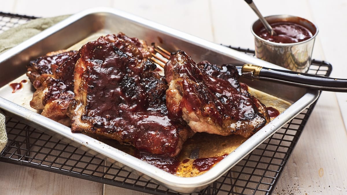 Grillitud kanasteik suitsutatud tšilliglasuuriga