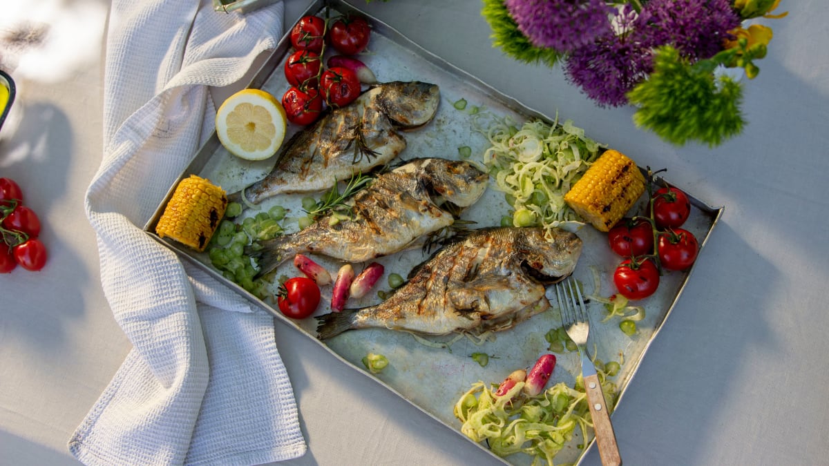 Grillitud kuldmerikoger fenkoliga