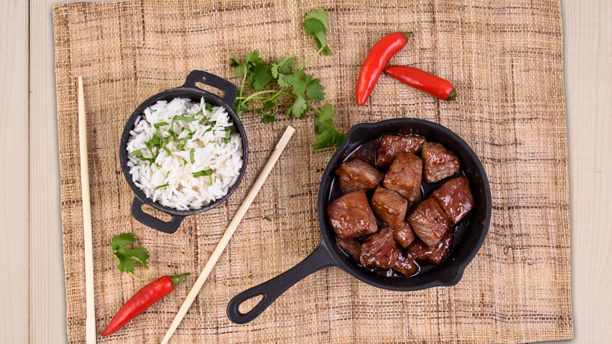 Wokitud piprased lihaveisekuubikud