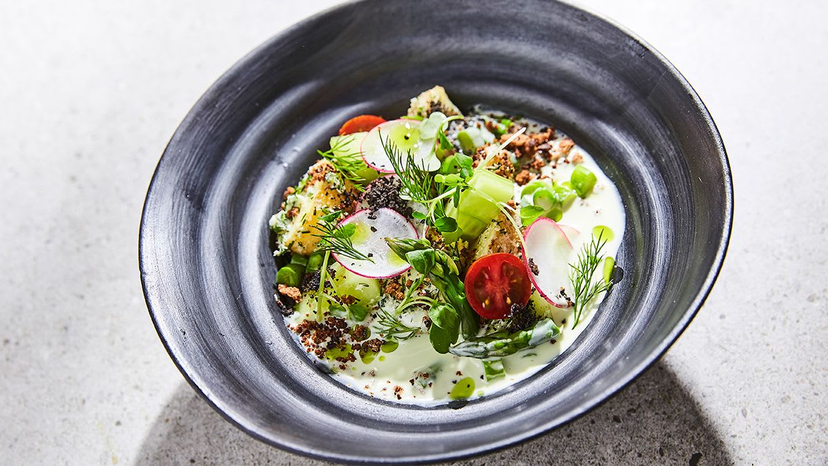 Gurķu un Indijas riekstu aukstā zupa