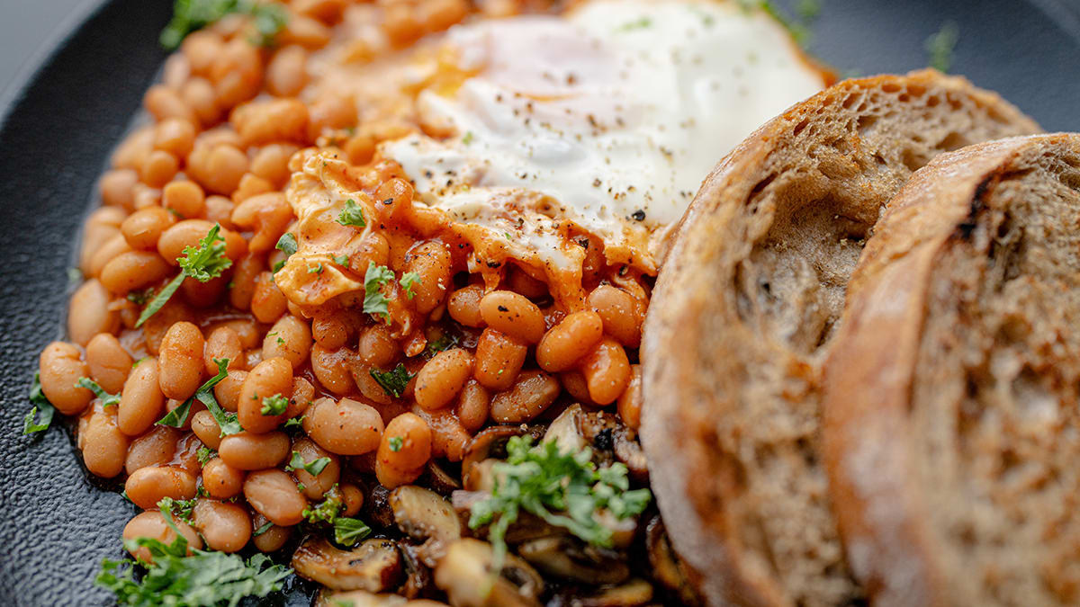 Sātīgās pupiņas ar sēnēm