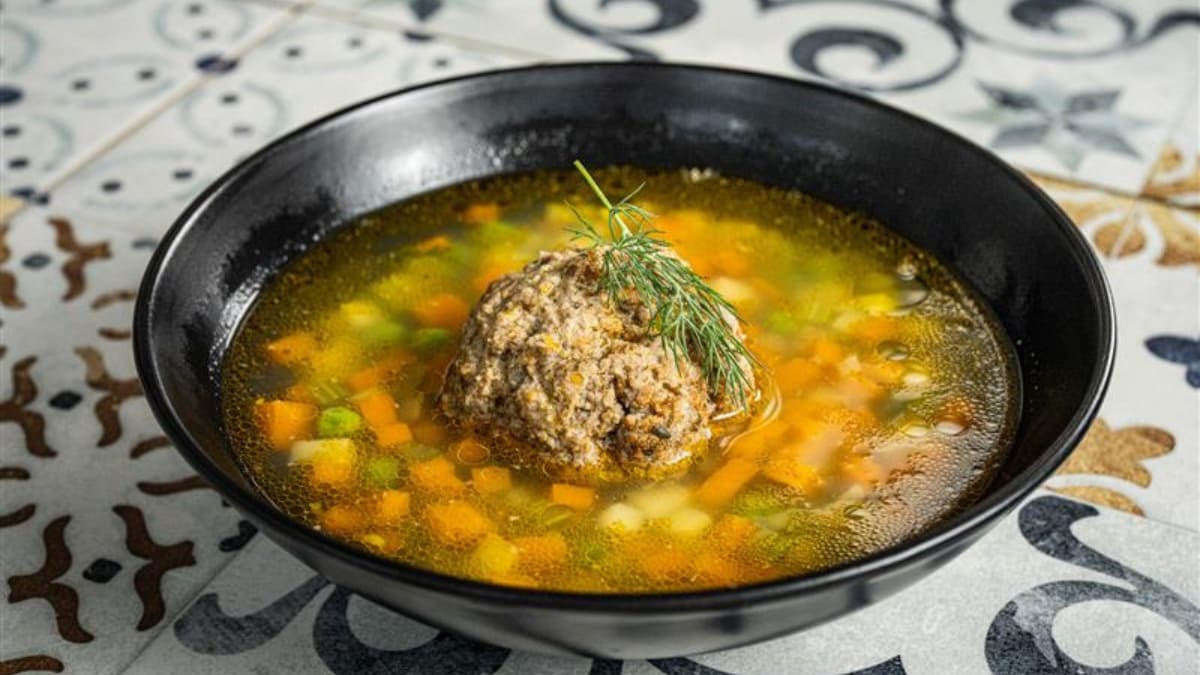 Vienas frikadeles zupa