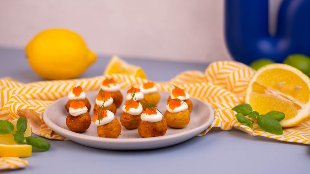 Kartupeļu kroketes ar krējumu un ikriem