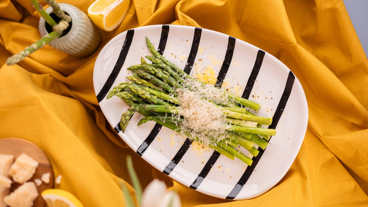 Sparģeļi citrona eļļā