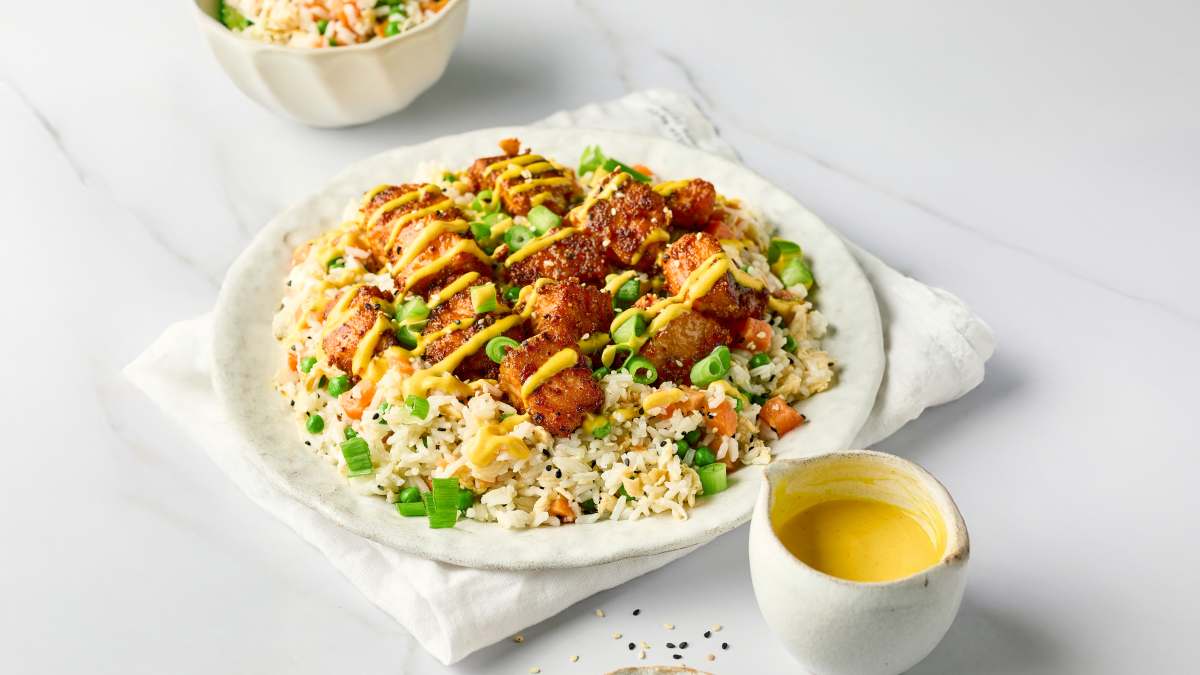 Laša gabaliņi ar ceptiem rīsiem