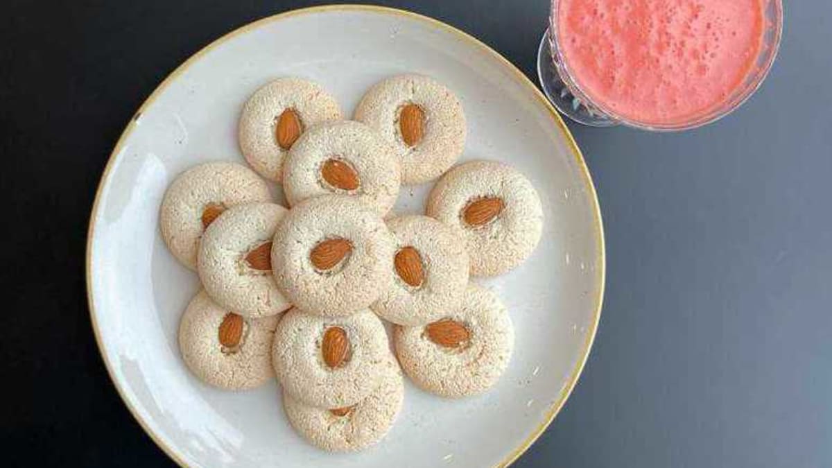 Mandeļu cepumi ar augļu smūtiju