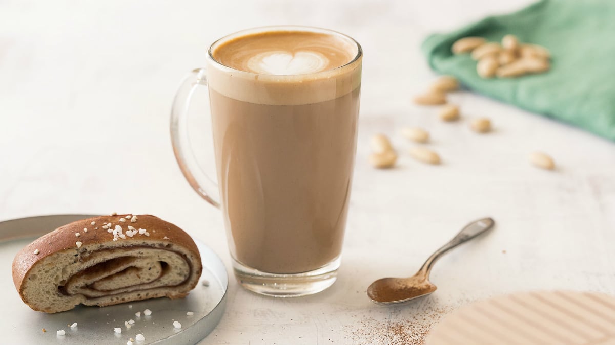 Sügisene kaneelirullidest inspireeritud latte