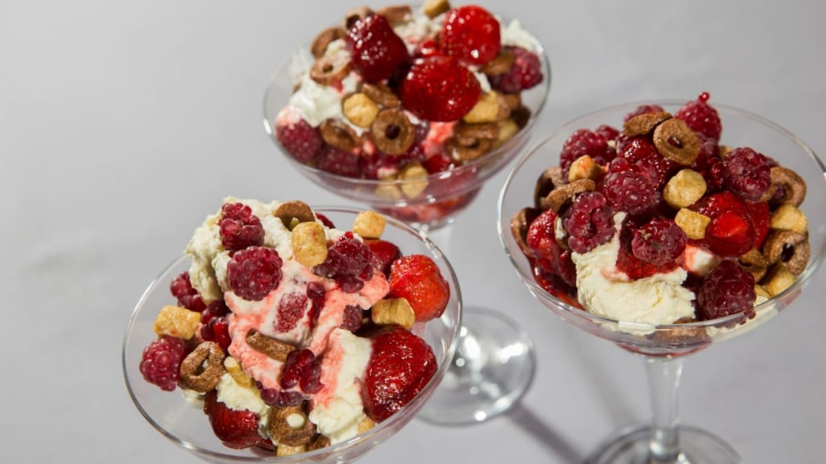 “Milzu!” saldais ēdiens bērniem ar ogām un putukrējumu