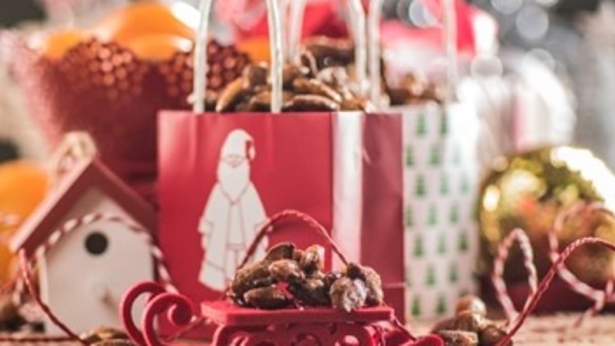 Karamelizētas mandeles ar piparkūku garšu