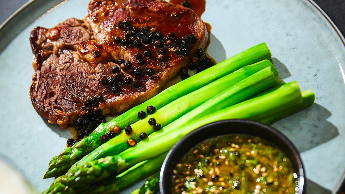 Steiks ar sparģeļiem