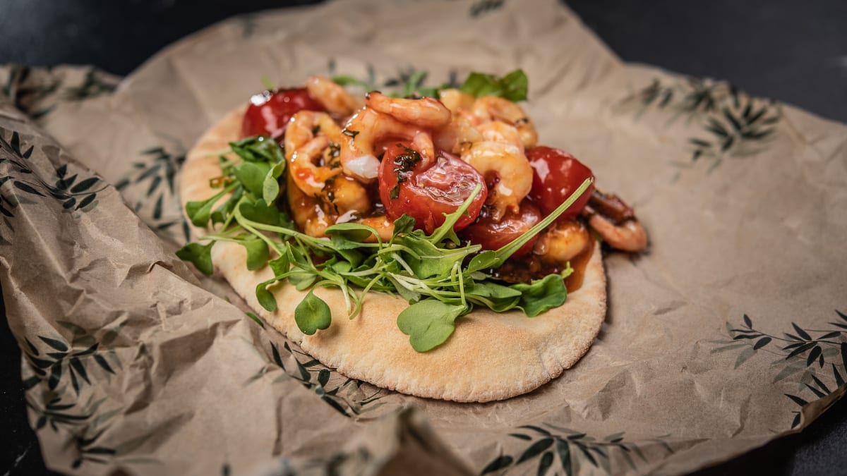 Pita ar saldskābajām garnelēm