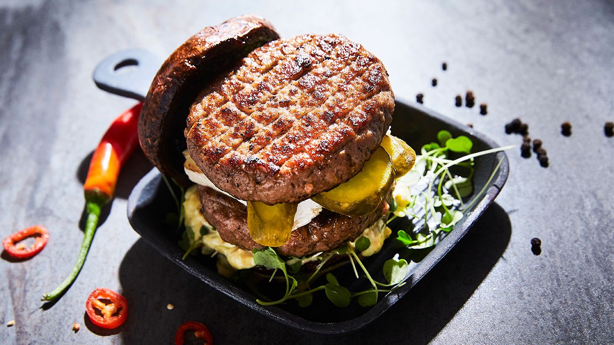 Portobello sēņu un dubultās gaļas burgeris