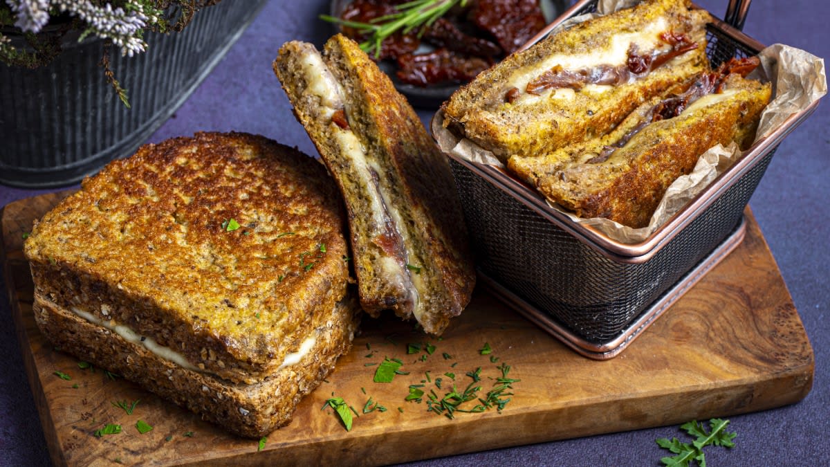 Mocarellas tostermaize ar anšoviem