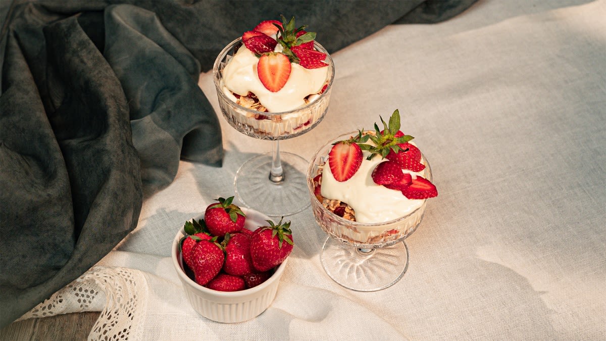 Granola ar zemeņu krēmu