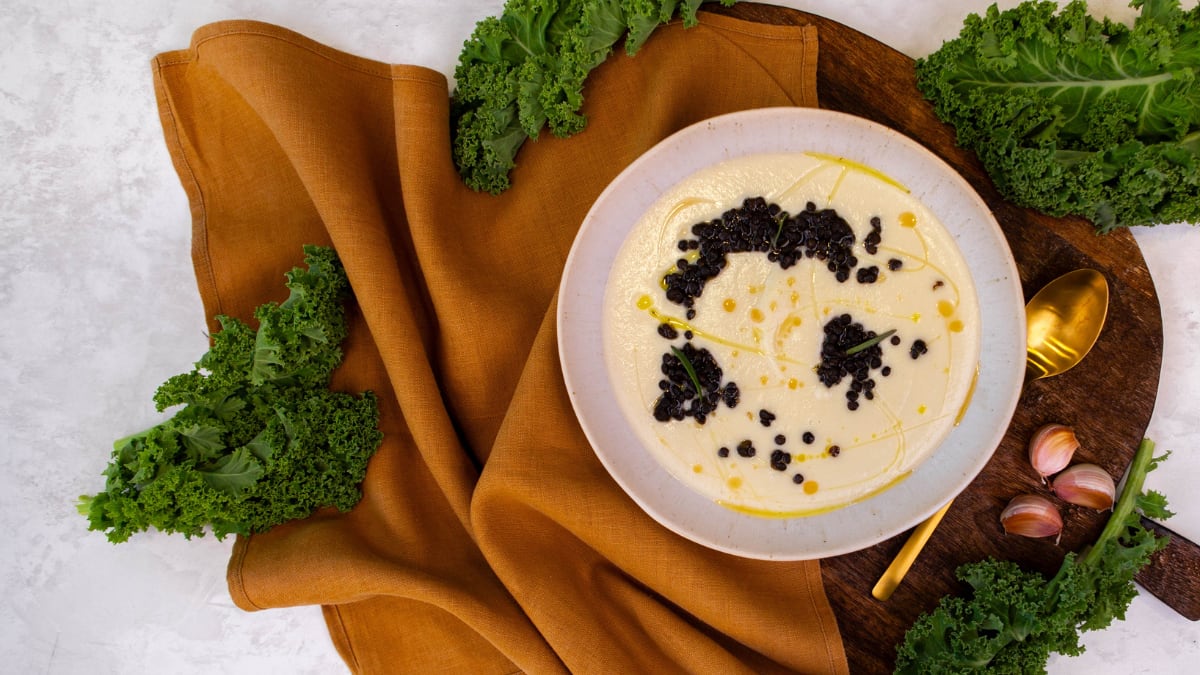 Tahini un ziedkāpostu biezeņzupa