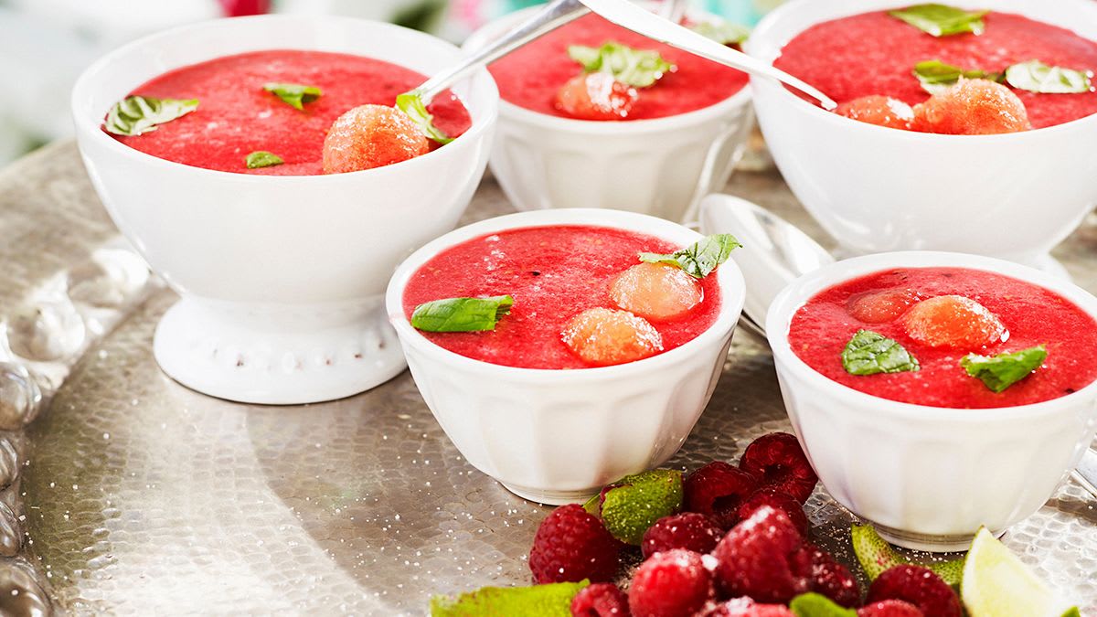 Aukstā arbūza zupa ar avenēm un laimu