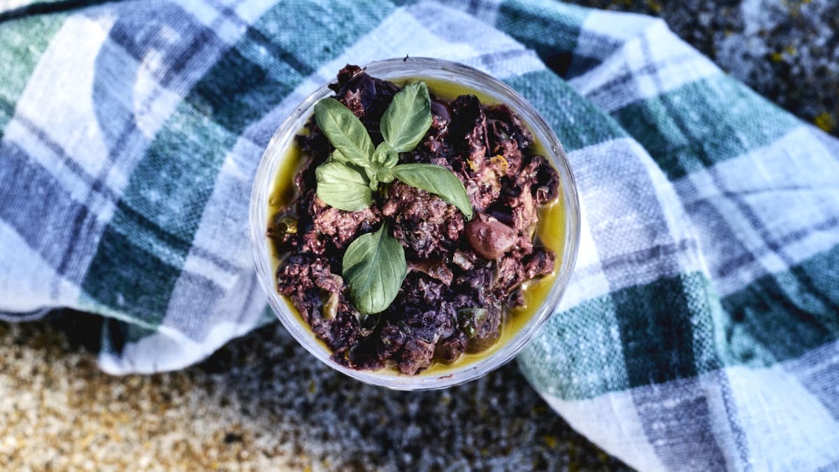 Tumšo olīvu tapenāde