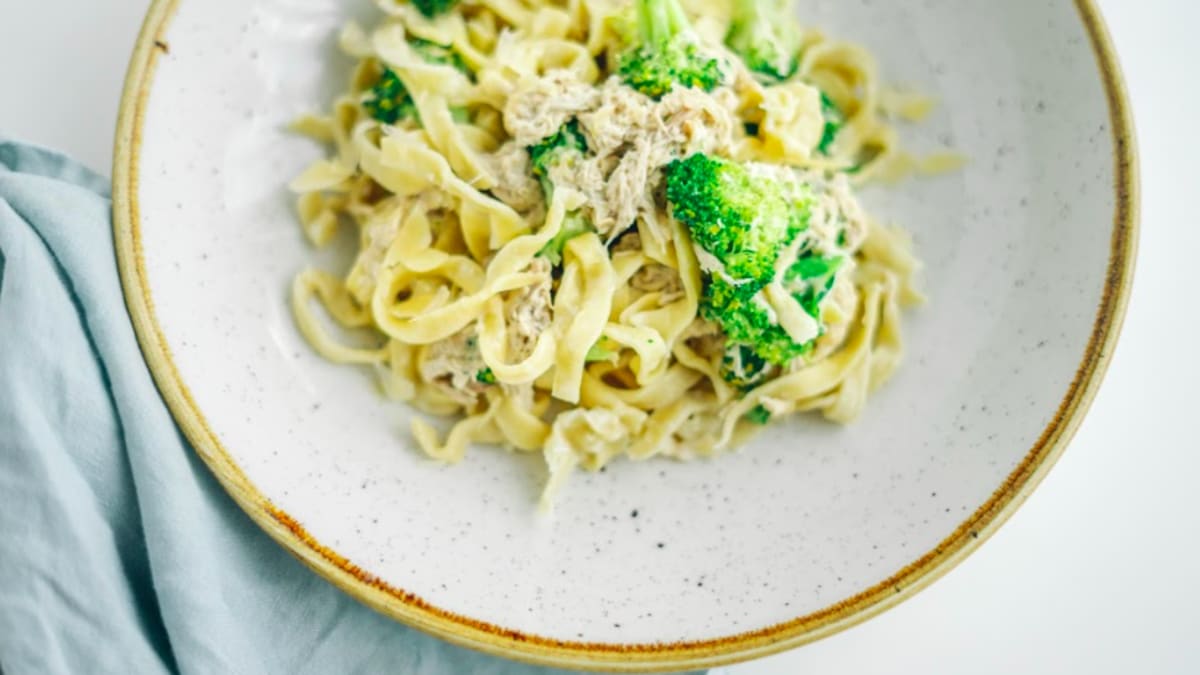 Pasta tagliatelle ar vistu un brokoļiem