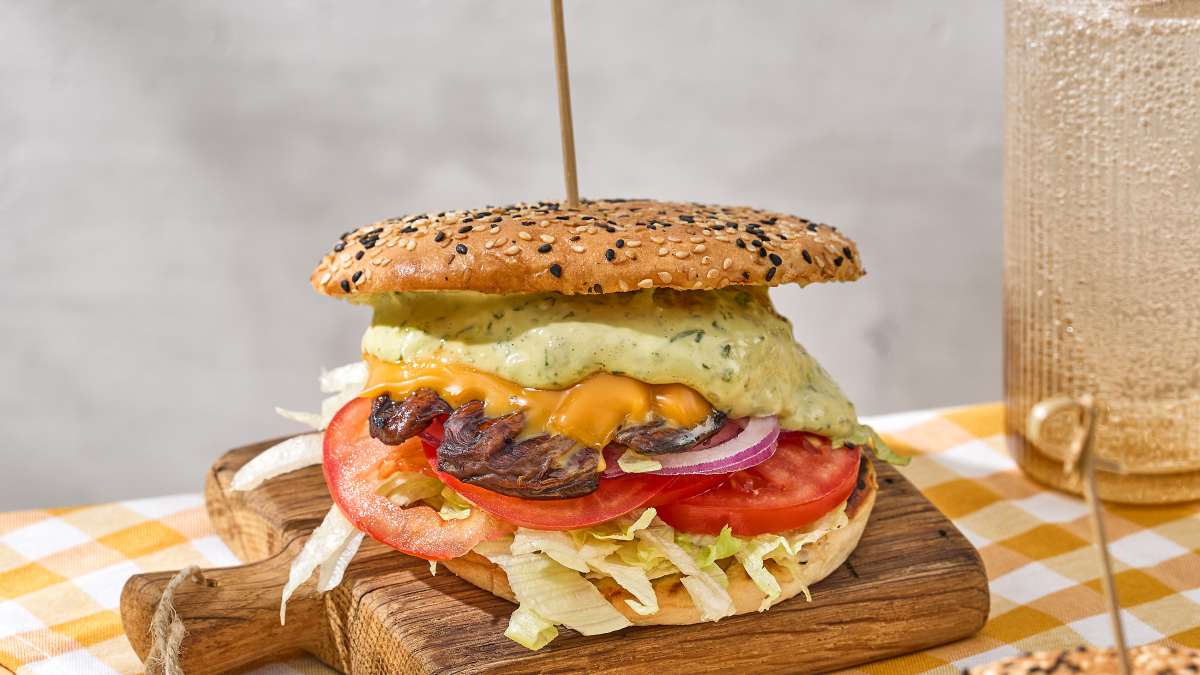 Burgeri ar marinētām portobello sēnēm