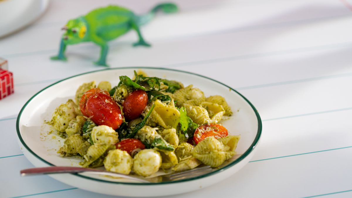 Ātrie pastas salāti ar vistu