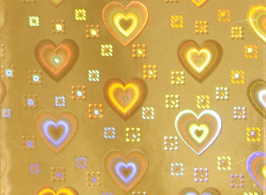 PAQ. 50H. 230 GSM ESPEJO HOLOGRAFICO DORADO CORAZONES 70X100CM