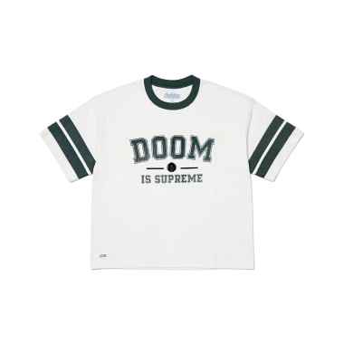 POLO BOXY FIT HOMBRE AVENGERS DOMSDAY MARFIL