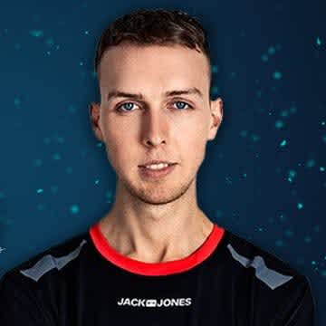Lukas Gla1ve Rossander Player of the Month