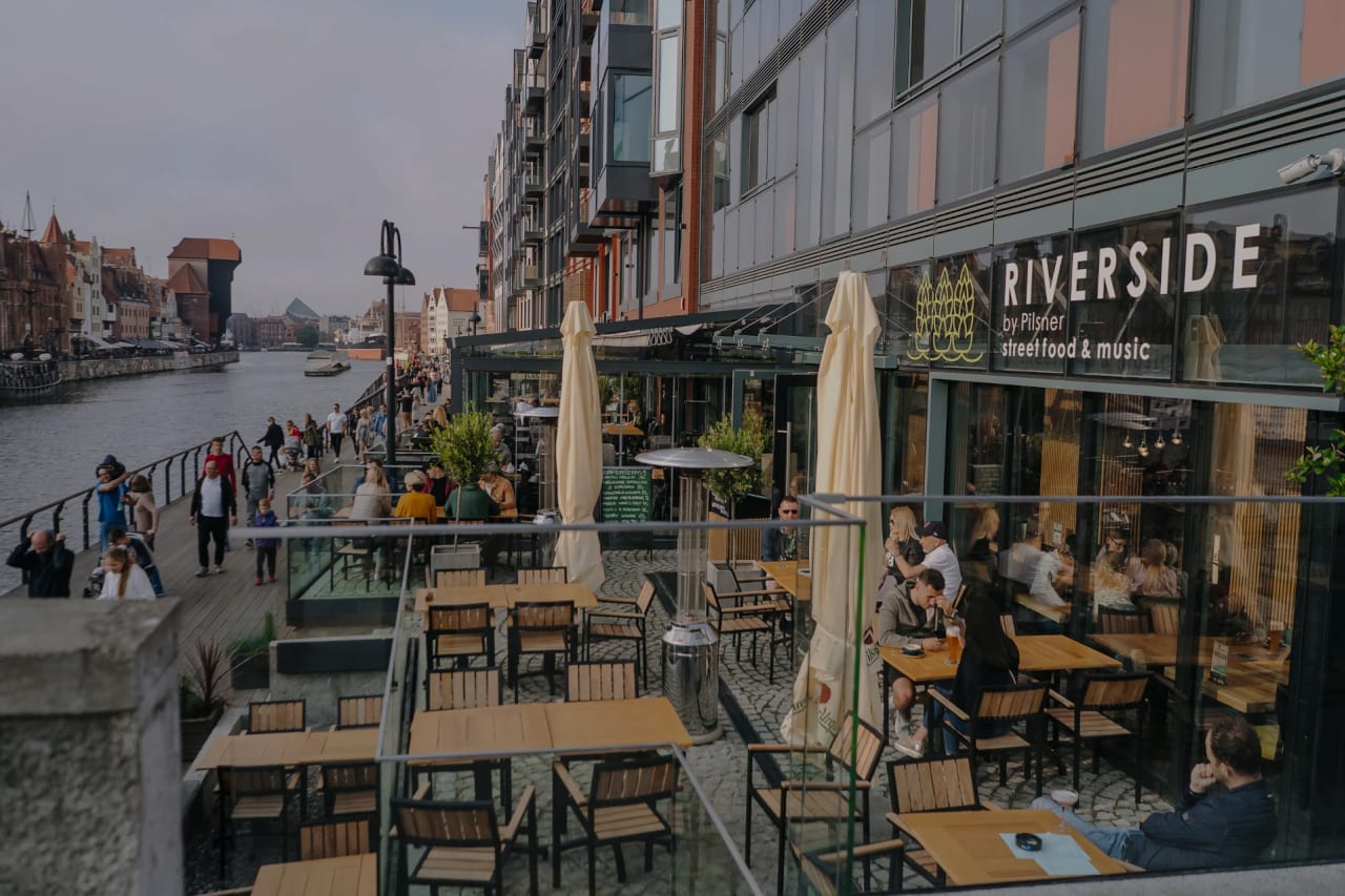 Wnętrze restauracji Riverside