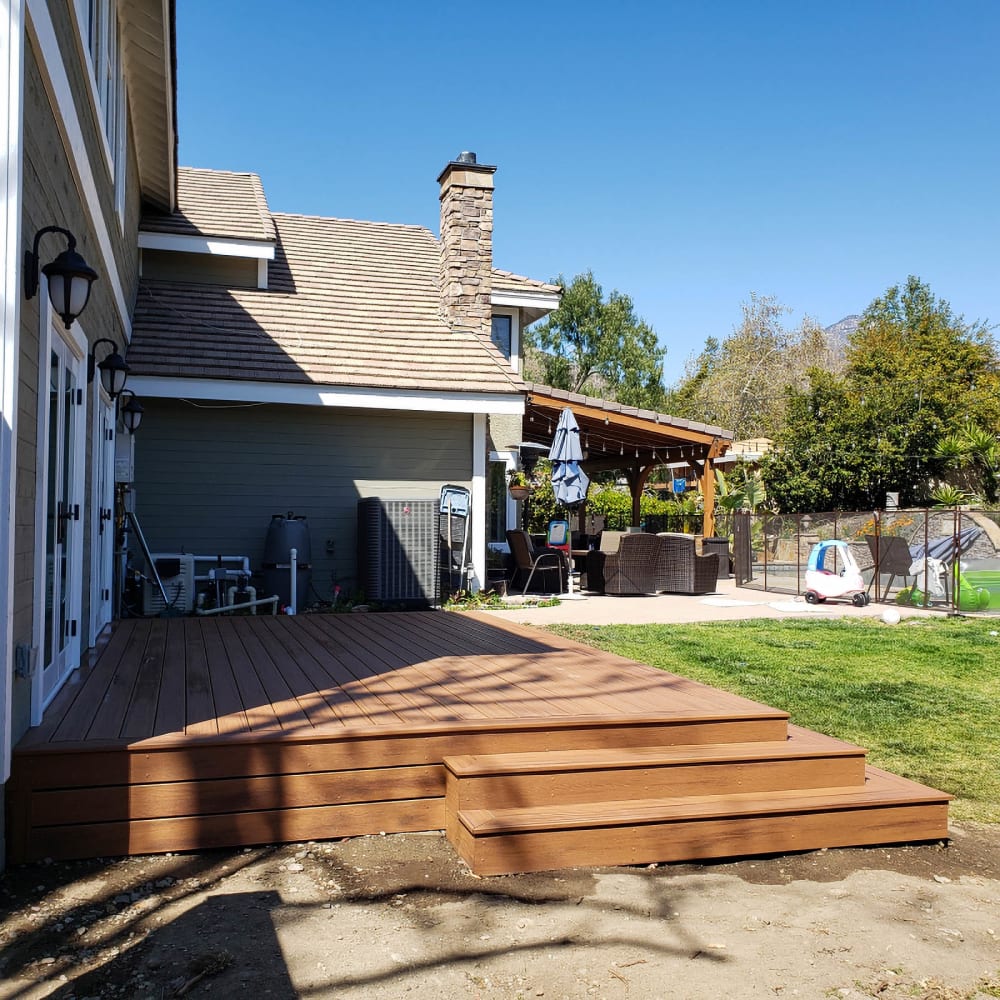 Trex composite deck with integrated railing