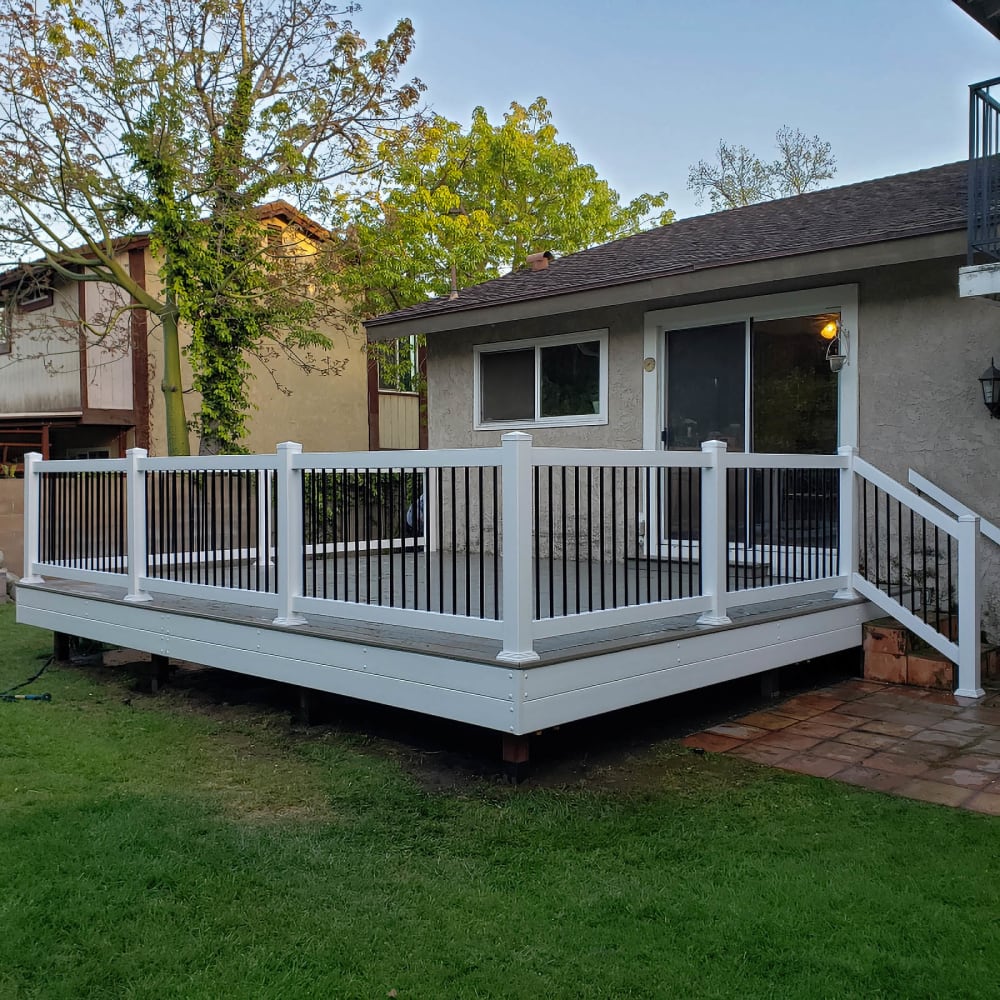 Trex composite deck with integrated railing
