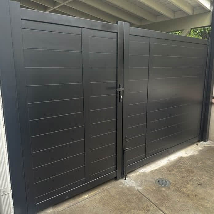 Aluminum fence by LA Fence Craft
