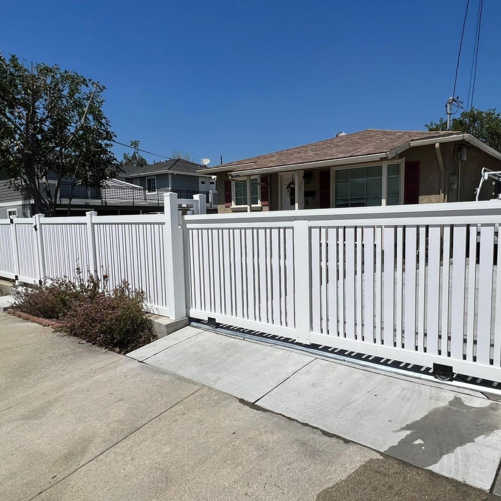 Vinyl fence by LA Fence Craft