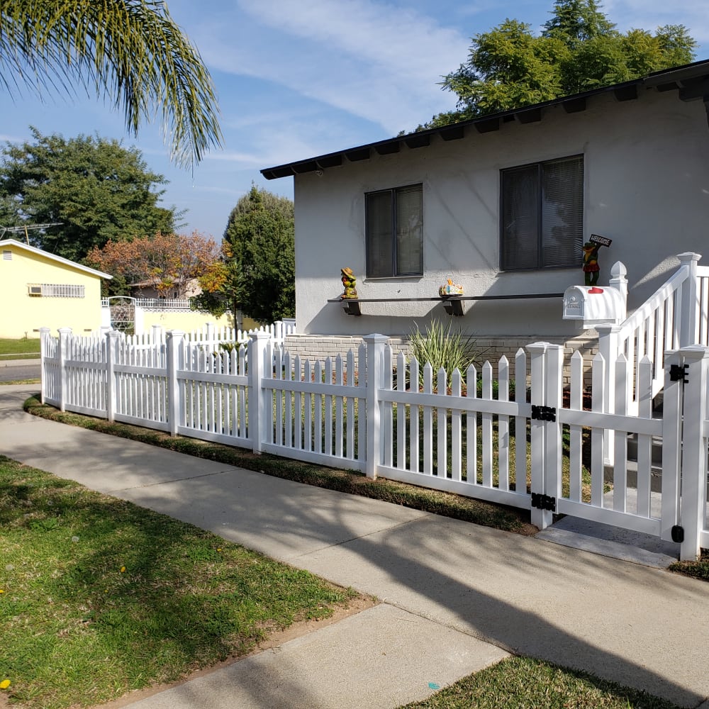 Vinyl fence by LA Fence Craft